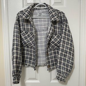 Women’s Zara jacket in medium. Cropped and lightweight.